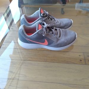 SALE Nike Revolution 3 women's running shoes sz 8.5
